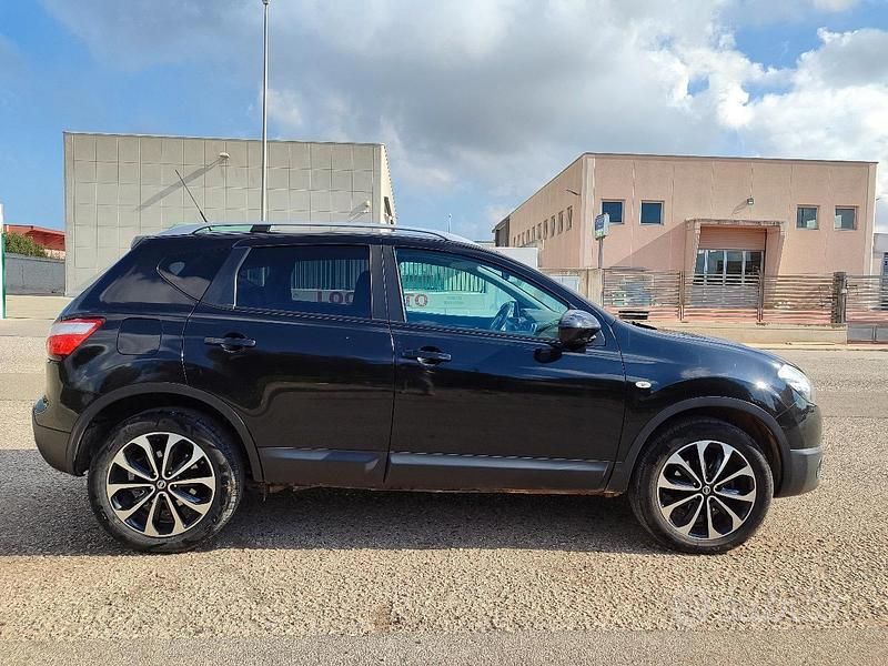 Usata 2015 Nissan Qashqai SUV | 6500 € - Immagine 1/4