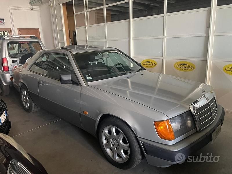 Usata Mercedes E300 187 CV (137 kW) 1989 Grigio Berlina