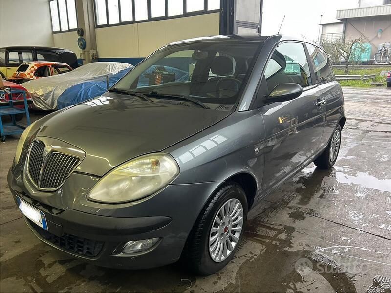 Grigio Usata 2004 Lancia Ypsilon Due volumi | 3500 € (Buon prezzo) - Immagine 1/3