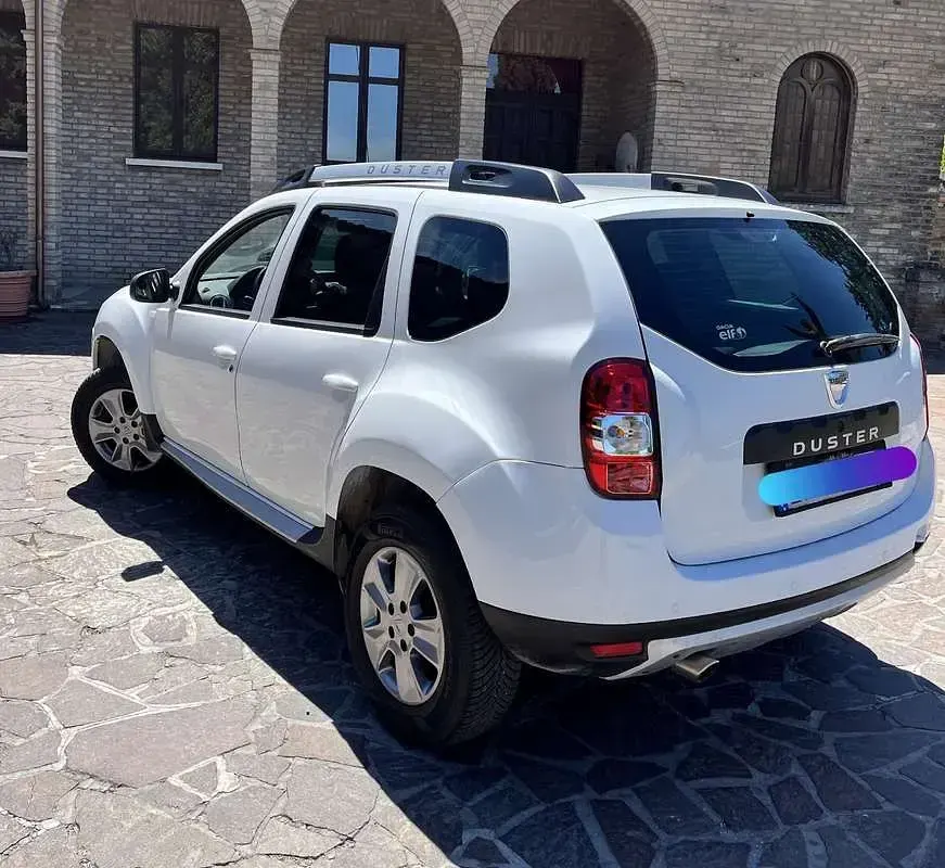 Usata Dacia Duster Lauréate 109 CV (80 kW) 2014 Bianco SUV