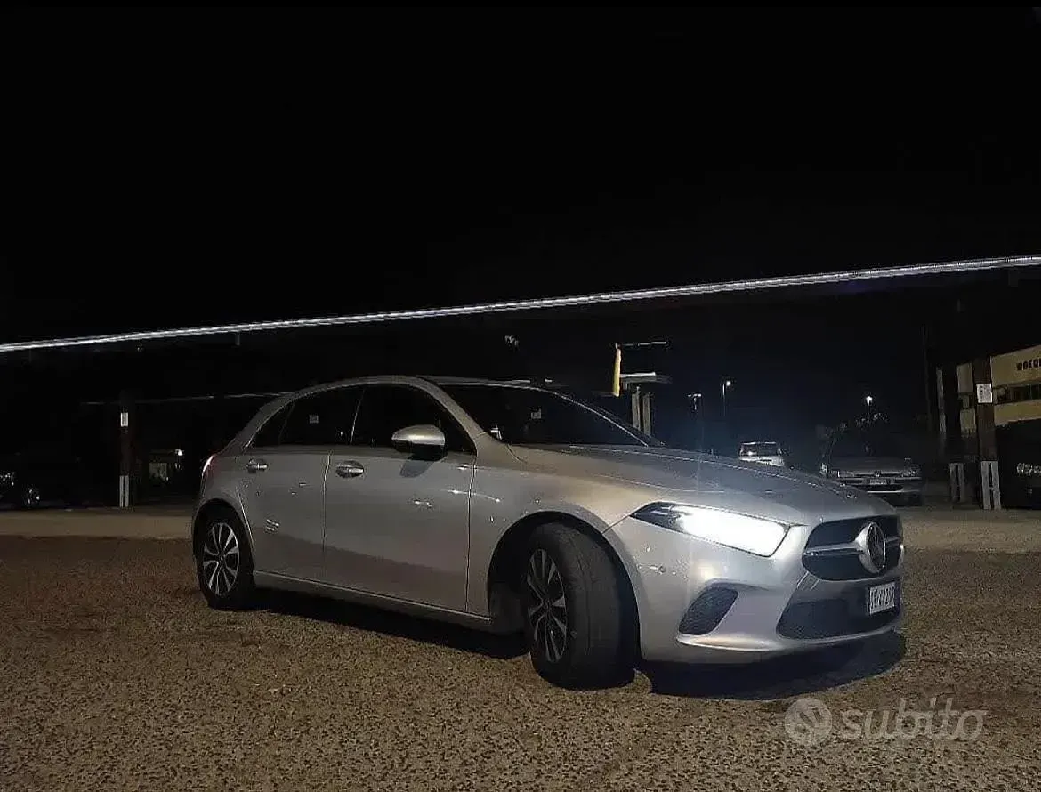 Usata Mercedes A180 Premium 116 CV (85 kW) 2021 Grigio Berlina