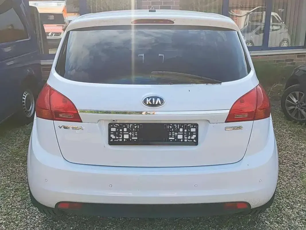 Usata Kia Venga 90 CV (66 kW) 2018 Bianco Utilitaria