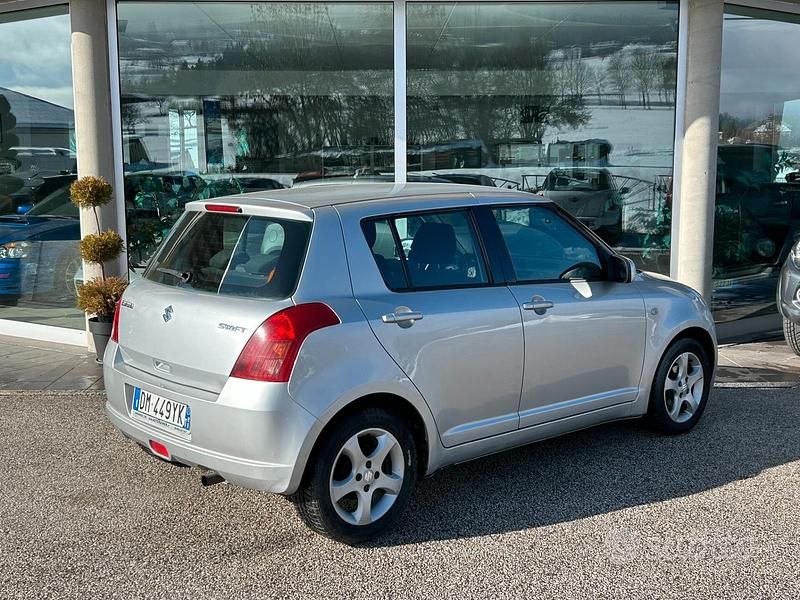 Usata Suzuki Swift GLX 92 CV (67 kW) 2008 Grigio Utilitaria