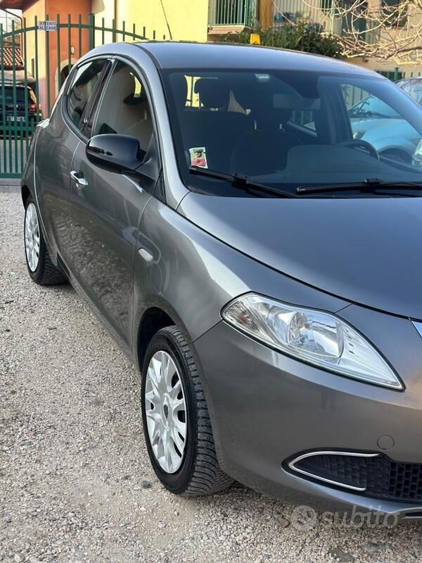 Usata Lancia Ypsilon S 69 CV (50 kW) 2013 Grigio Utilitaria