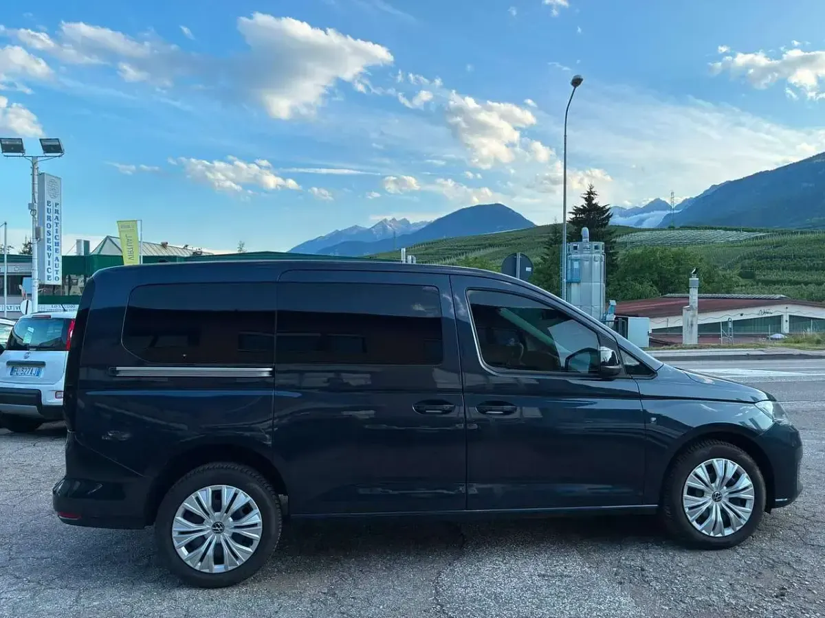 Usata VW Caddy Maxi 122 CV (89 kW) 2022 Blu/azzurro Monovolume