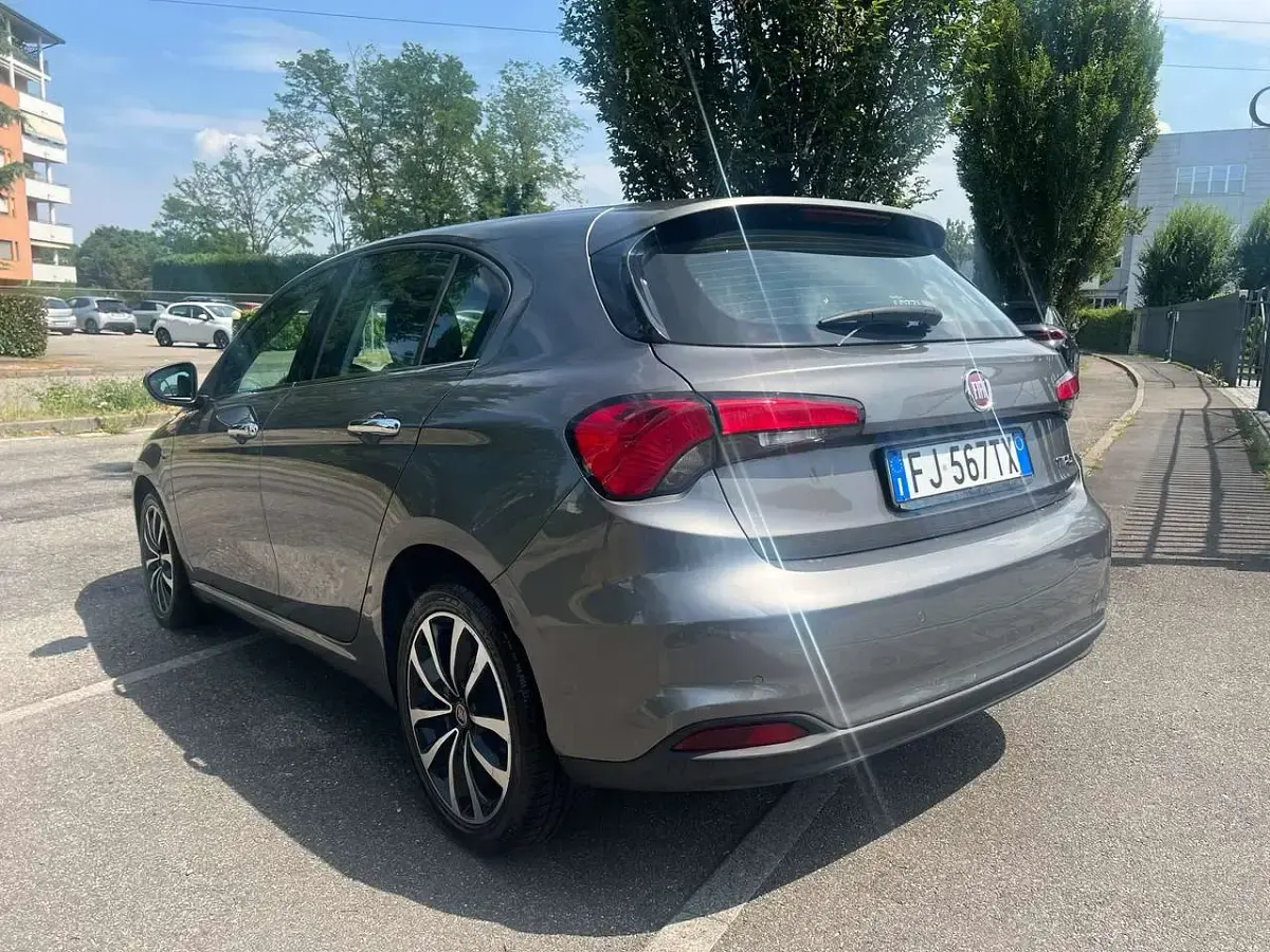 Usata Fiat Tipo Easy 120 CV (88 kW) 2017 Grigio Berlina