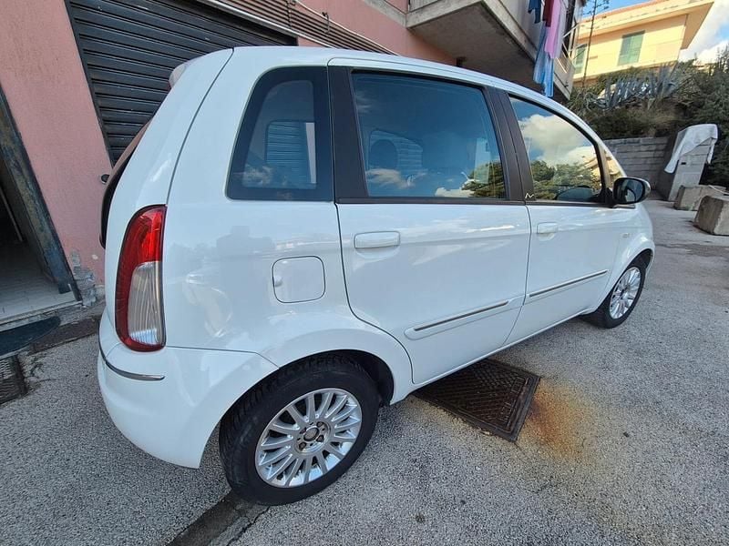 Usata Lancia Musa Gold 95 CV (69 kW) 2012 Bianco Monovolume