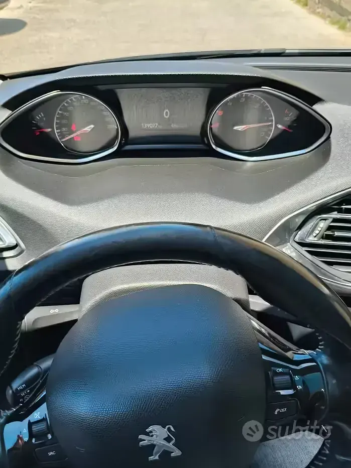 Usata Peugeot 308 120 CV (88 kW) 2015 Grigio Berlina