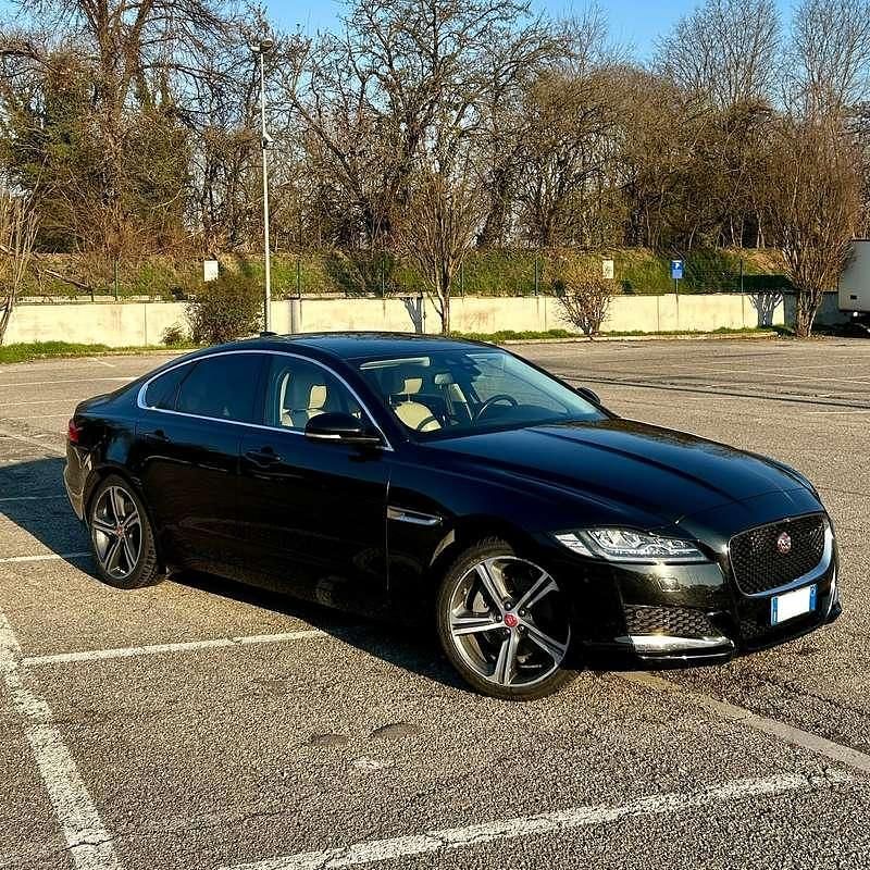 Usata Jaguar XF Business Edition 179 CV (131 kW) 2017 Nero Berlina