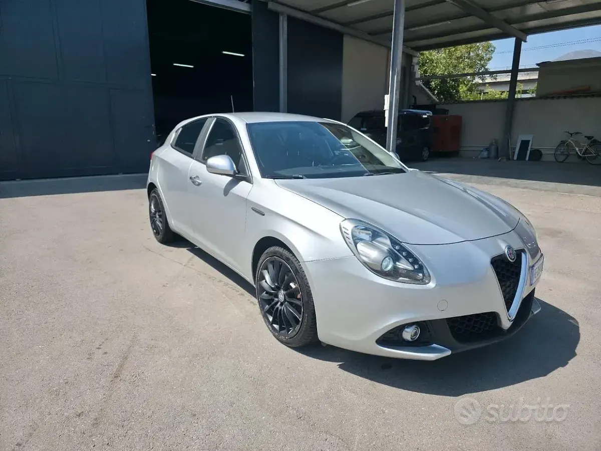 Usata Alfa Romeo Giulietta Business 120 CV (88 kW) 2016 Grigio Utilitaria