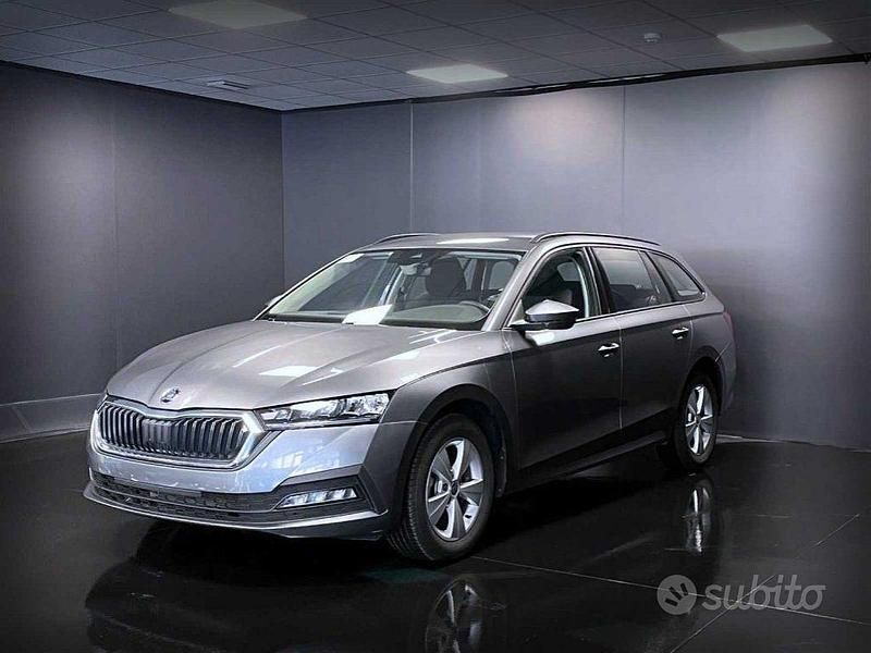 Usata Skoda Octavia Executive 116 CV (85 kW) 2023 Grigio Station wagon