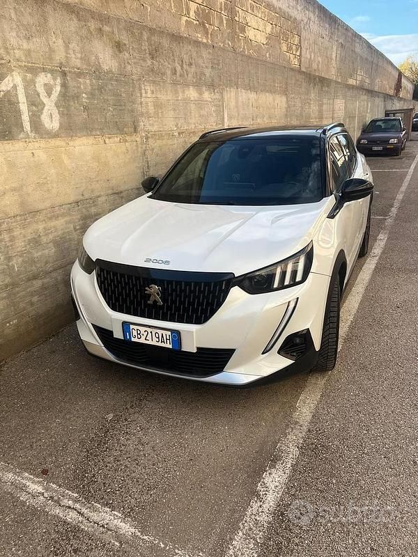 Usata Peugeot 2008 GT-line 130 CV (95 kW) 2021 Bianco SUV