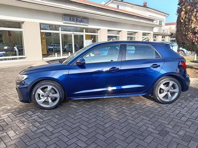 Blu/azzurro Nuova 2025 Audi A1 S-Line Berlina | 26.500 € (Super prezzo) - Immagine 1/4