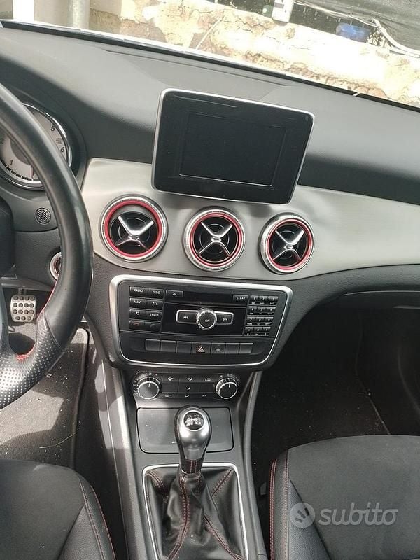 Usata Mercedes CLA180 109 CV (80 kW) 2014 Bianco Berlina
