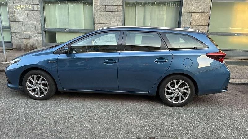 Usata Toyota Auris Hybrid Lounge 99 CV (72 kW) 2016 Blu/azzurro Station wagon
