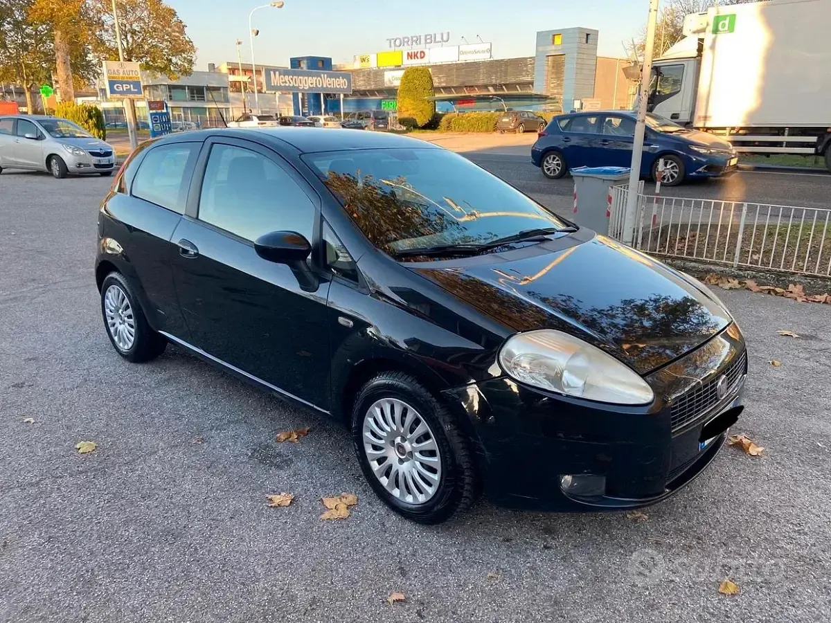 Usata Fiat Grande Punto 75 CV (55 kW) 2009 Nero Utilitaria