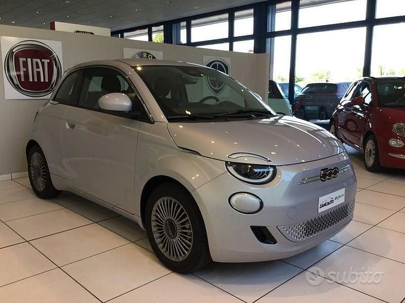 Usata Fiat 500e S 42 kW (58 CV) 2025 Blu Berlina