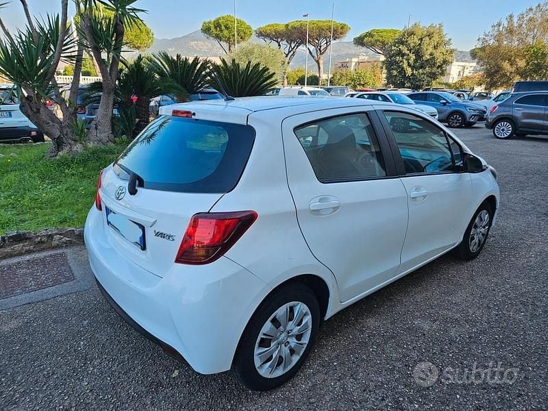 Usata Toyota Yaris Style 89 CV (65 kW) 2015 Bianco Berlina