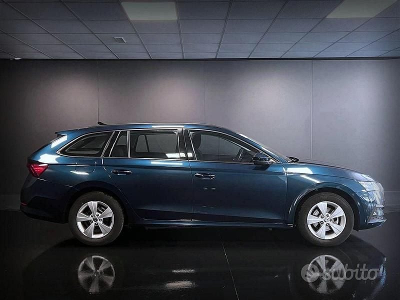 Usata Skoda Octavia Executive 116 CV (85 kW) 2023 Blu Station wagon