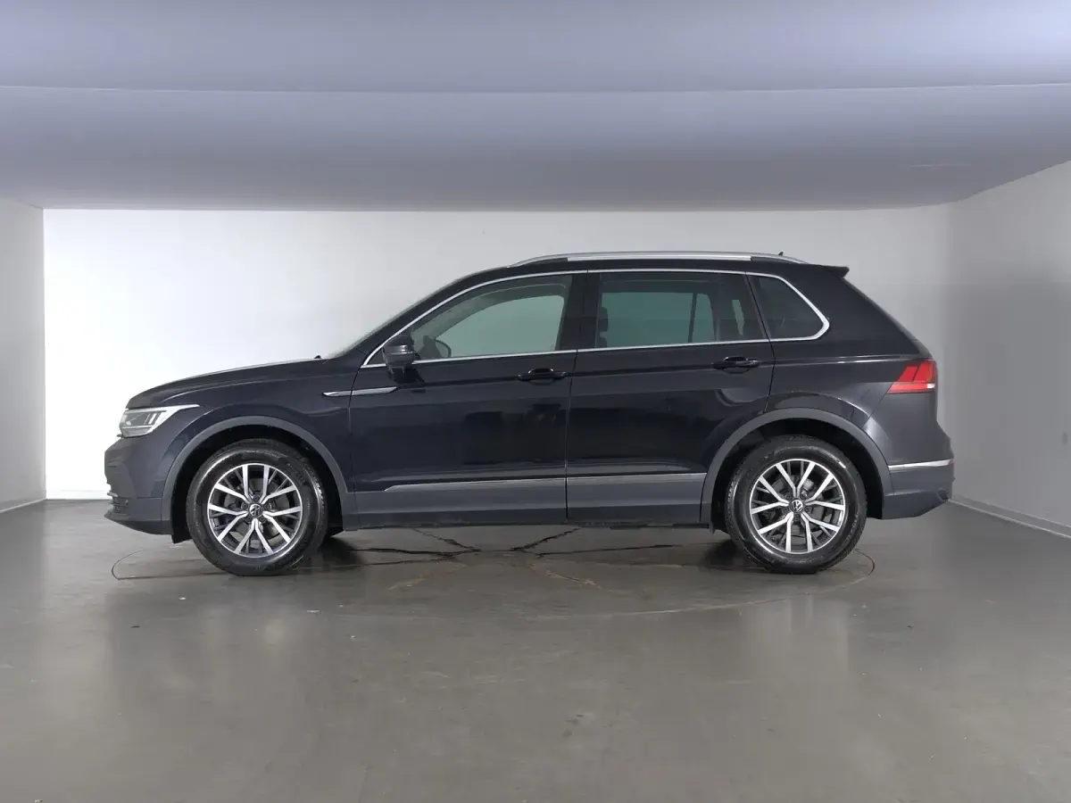 Usata VW Tiguan Life 150 CV (110 kW) 2022 Deep black perlato SUV