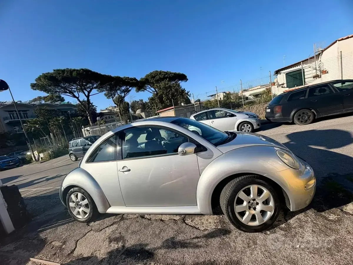 Usata VW New Beetle 105 CV (77 kW) 2005 Grigio Utilitaria
