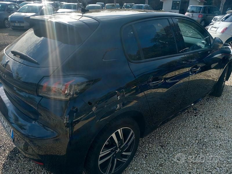 Usata Peugeot 208 Allure 100 CV (73 kW) 2021 Nero Utilitaria