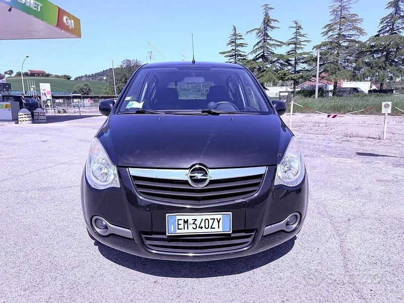 Usata Opel Agila 93 CV (68 kW) 2012 Nero Utilitaria