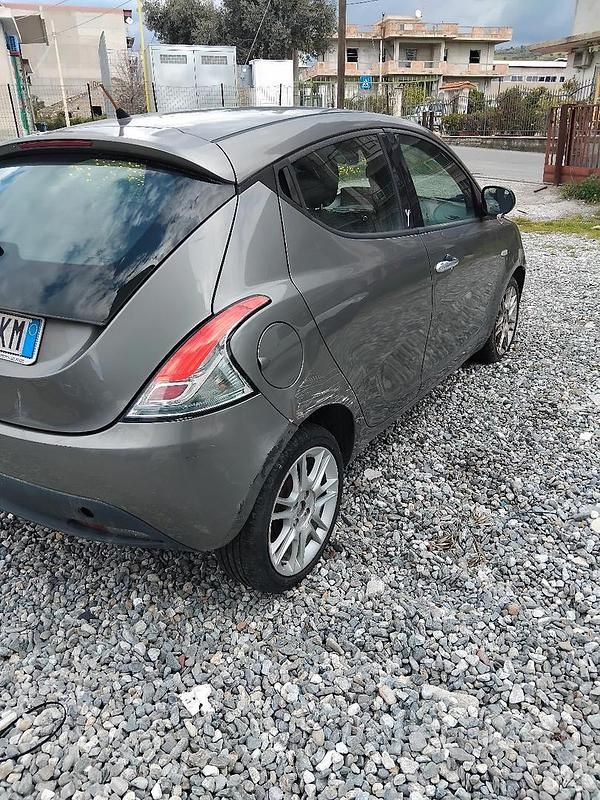 Usata Lancia Ypsilon 95 CV (69 kW) 2011 Grigio Utilitaria