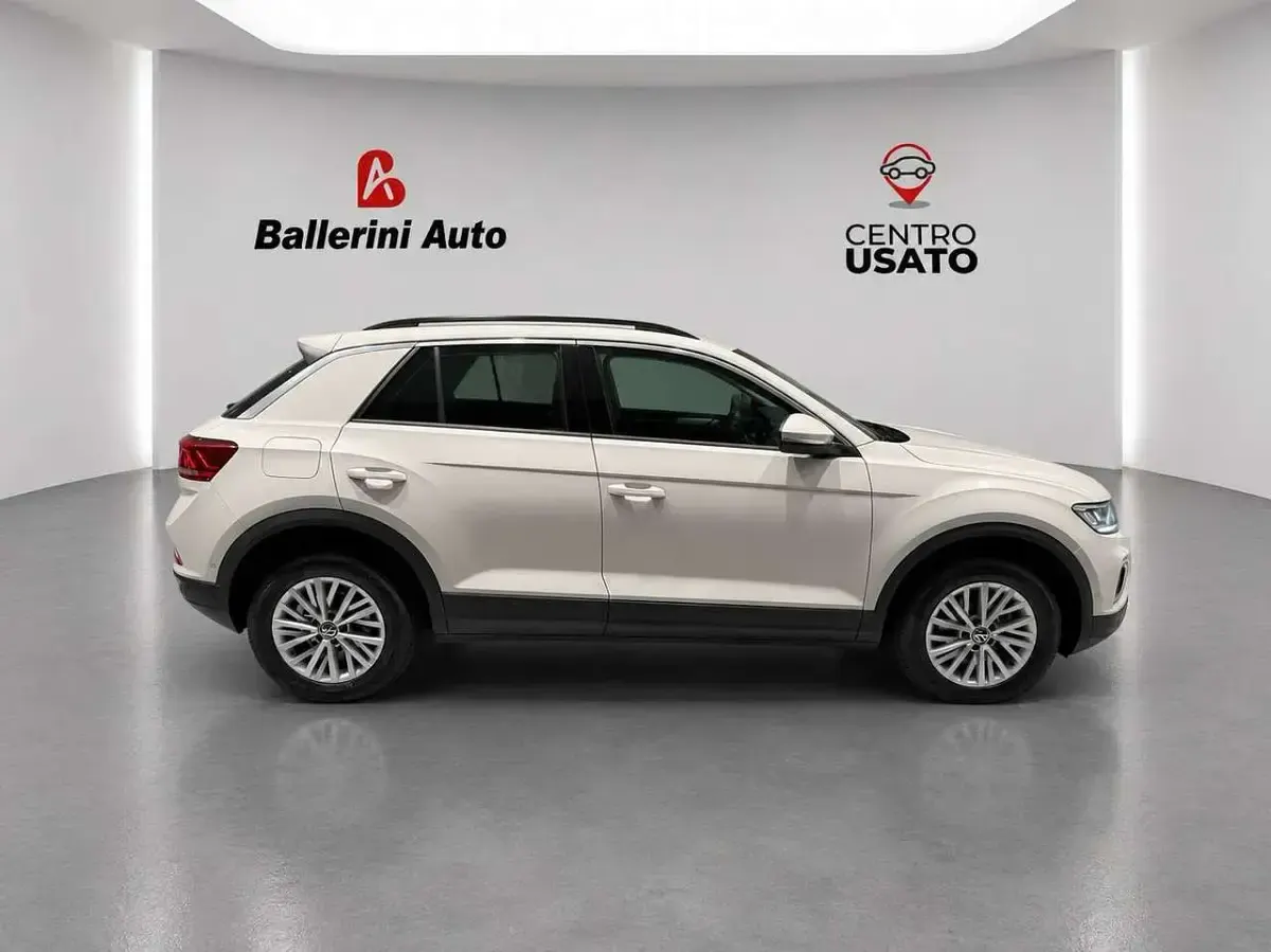 Usata VW T-Roc Life 110 CV (80 kW) 2022 Beige SUV