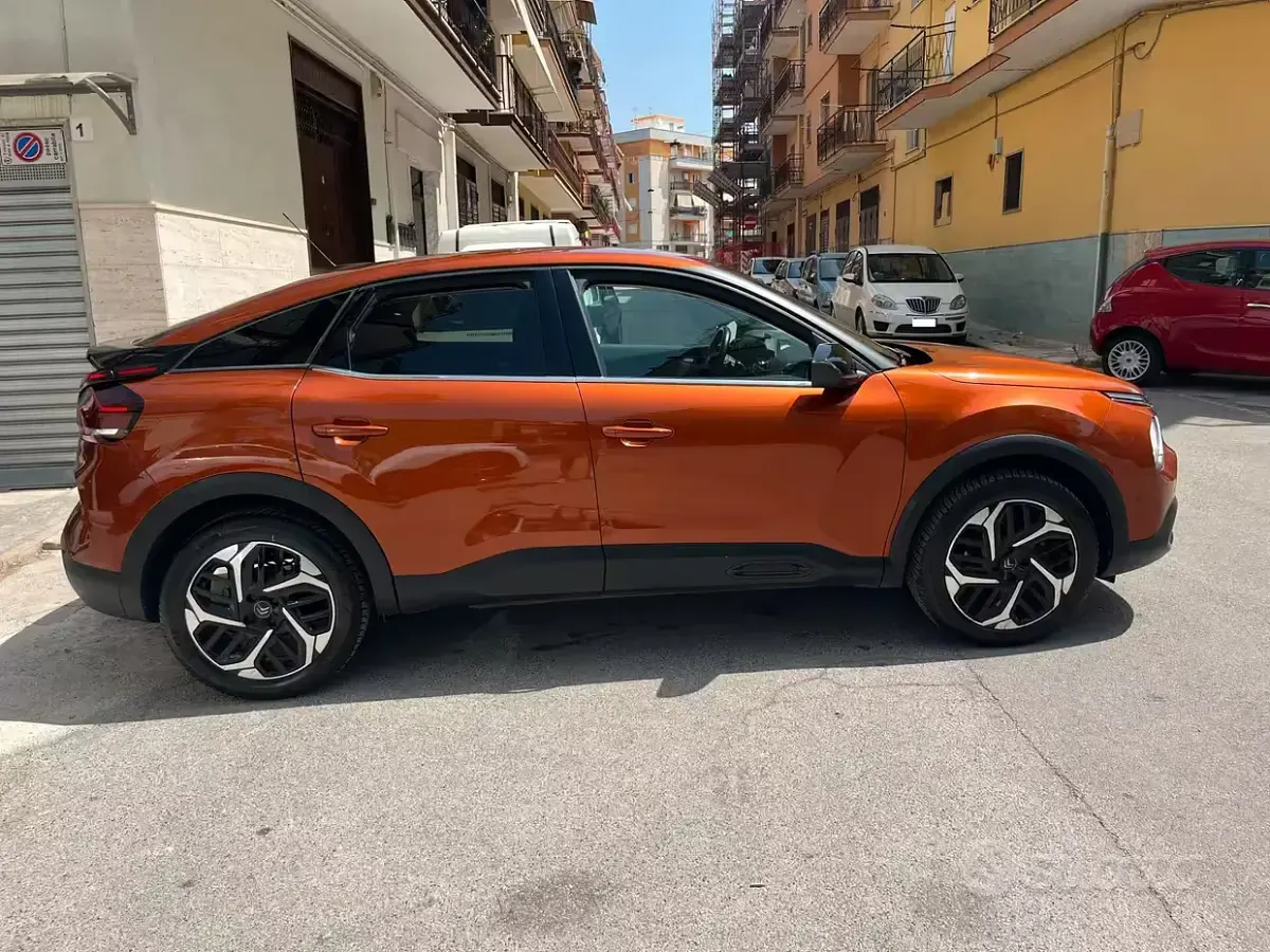 Usata Citroën C4 Shine 131 CV (96 kW) 2022 Arancione Berlina