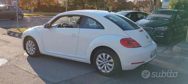 Usata VW Beetle 104 CV (76 kW) 2014 Bianco Utilitaria