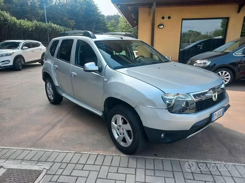 Usata Dacia Duster Lauréate 110 CV (80 kW) 2012 Grigio SUV