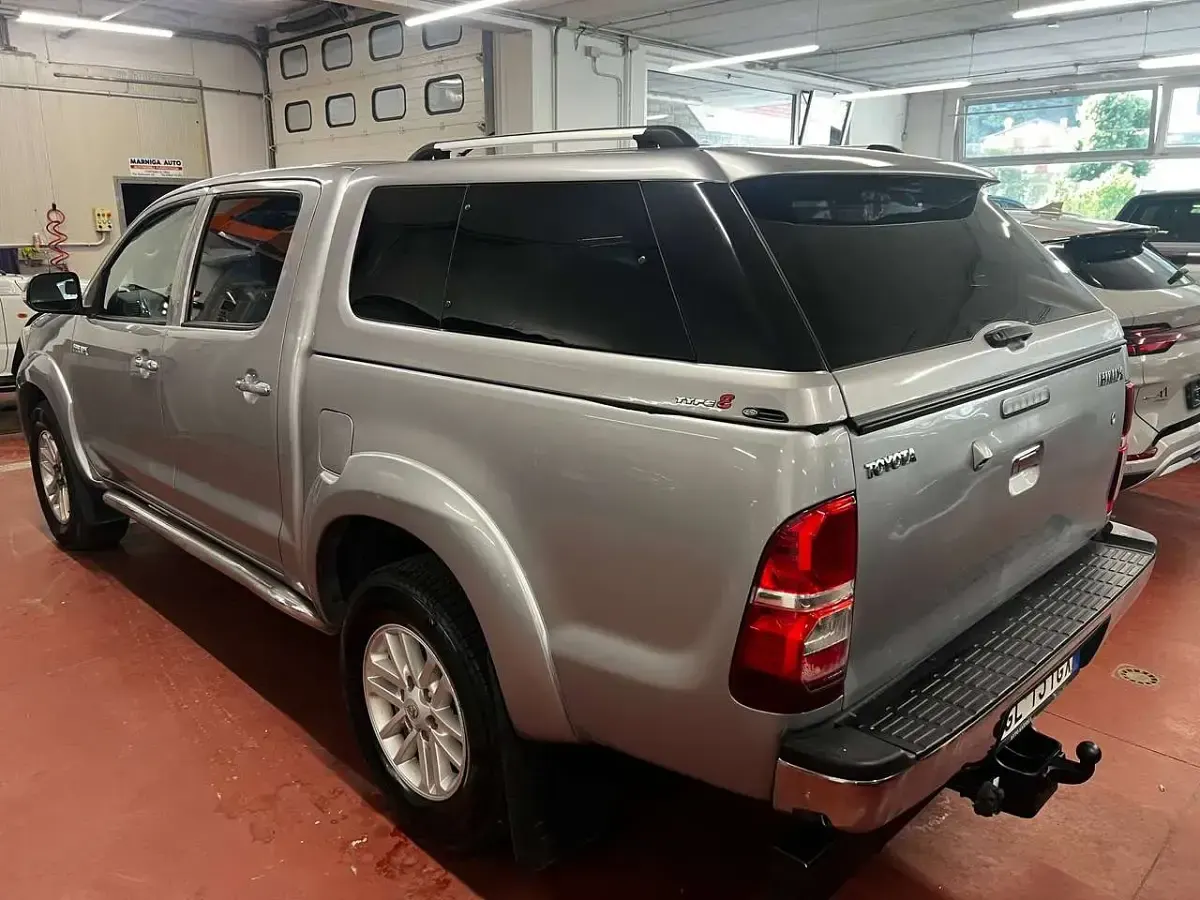 Usata Toyota HiLux 171 CV (125 kW) 2016 Argento Pick-up