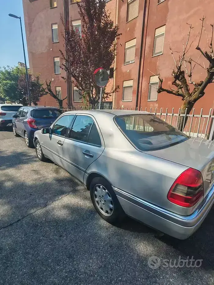 Usata Mercedes C220 95 CV (69 kW) 1994 Grigio Berlina