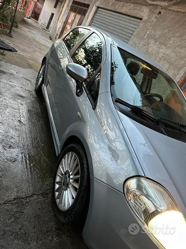 Usata Fiat Grande Punto 90 CV (66 kW) 2006 Grigio Utilitaria