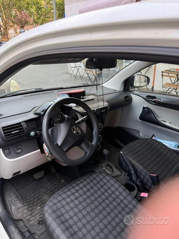 Usata Toyota iQ 68 CV (50 kW) 2011 Bianco Utilitaria