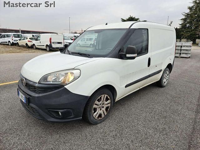 Usata Fiat Doblò 90 CV (66 kW) 2016 Bianco Monovolume