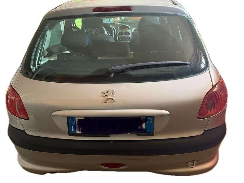 Usata Peugeot 206 68 CV (50 kW) 2006 Argento Berlina