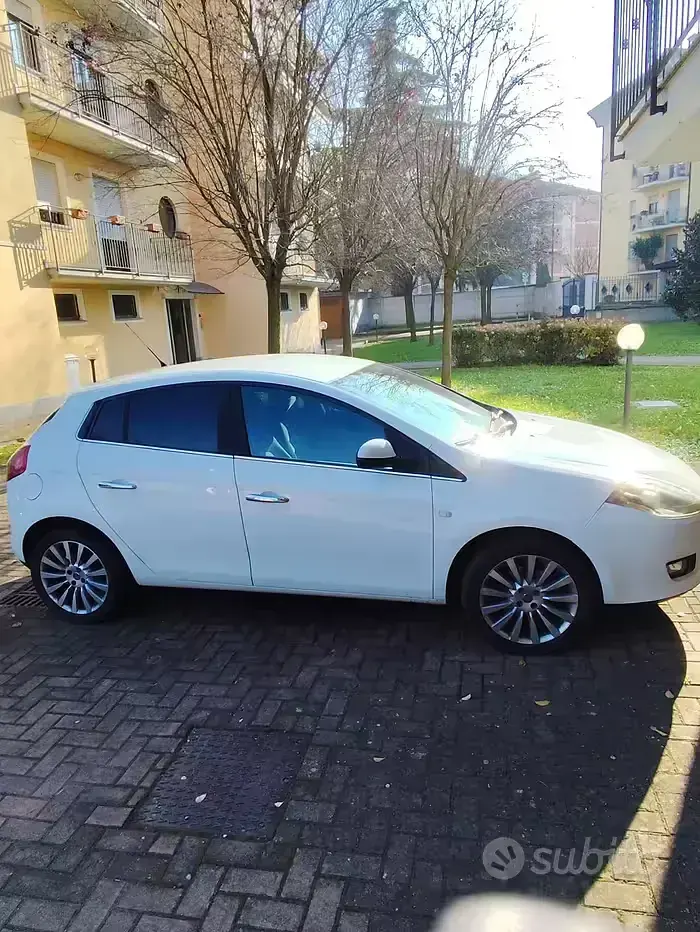 Usata Fiat Bravo 105 CV (77 kW) 2010 Bianco Utilitaria