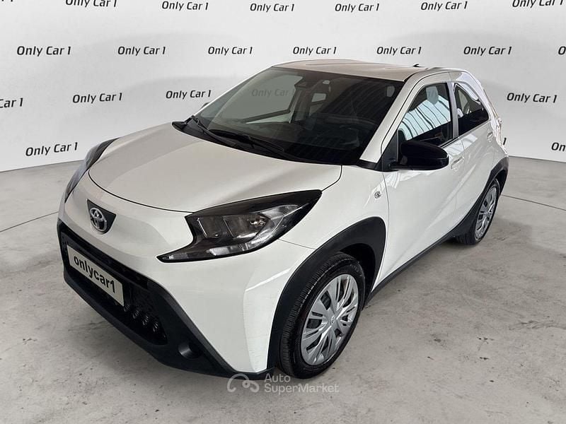Usata Toyota Aygo Active 72 CV (52 kW) 2023 Bianco Utilitaria