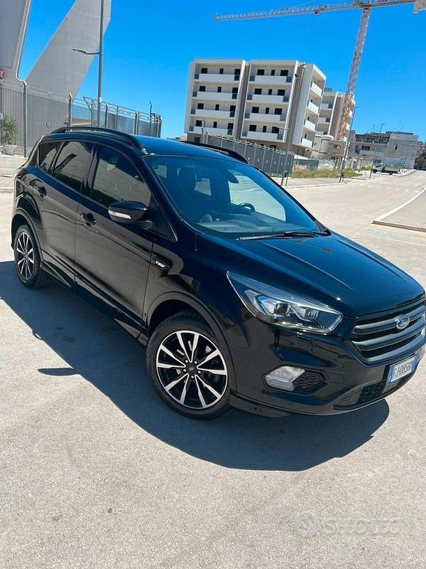 Usata Ford Kuga ST-Line 150 CV (110 kW) 2017 Nero SUV