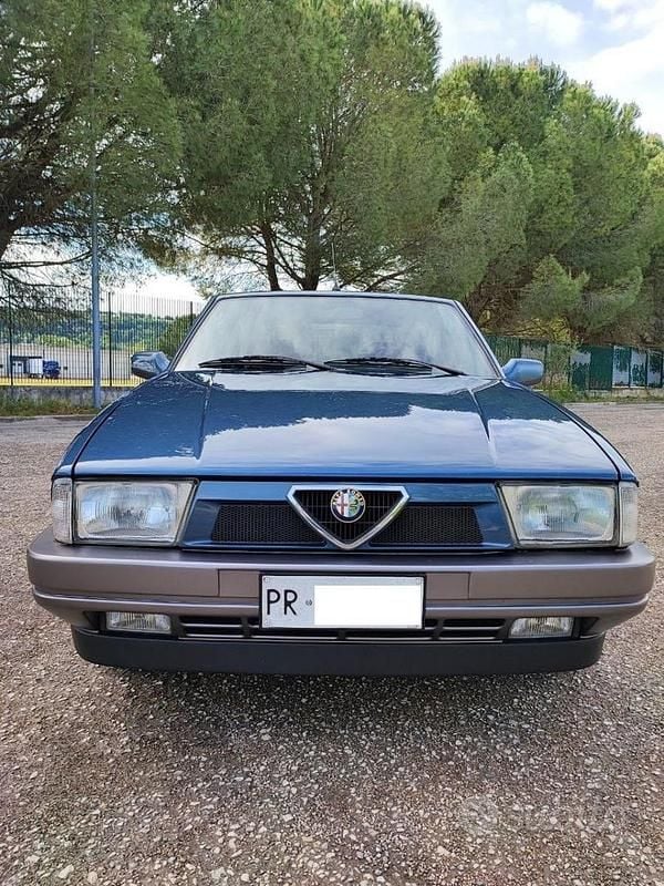 Usata Alfa Romeo 75 110 CV (80 kW) 1989 Blu/azzurro Berlina