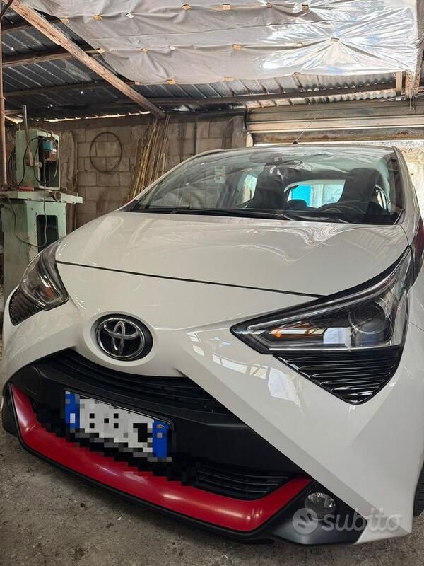 Usata Toyota Aygo 72 CV (52 kW) 2018 Bianco Utilitaria