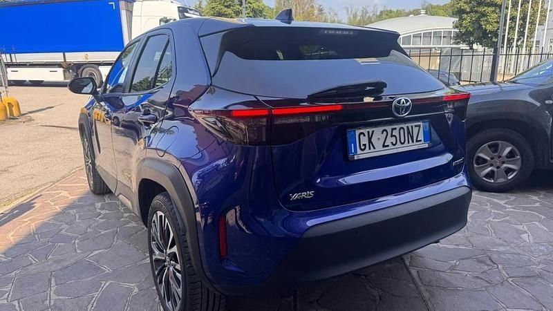 Usata Toyota Yaris Hybrid Lounge 92 CV (67 kW) 2022 Blu Station wagon