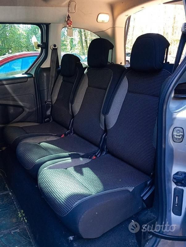 Usata Peugeot Partner Tepee 99 CV (72 kW) 2017 Grigio Monovolume