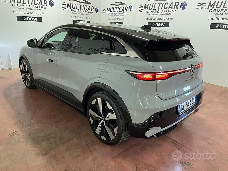Usata Renault Megane E-Tech Techno 161 kW (220 CV) 2023 Grigio SUV