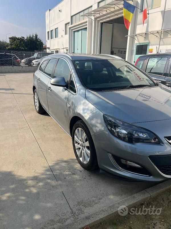 Usata Opel Astra 131 CV (96 kW) 2013 Grigio Berlina
