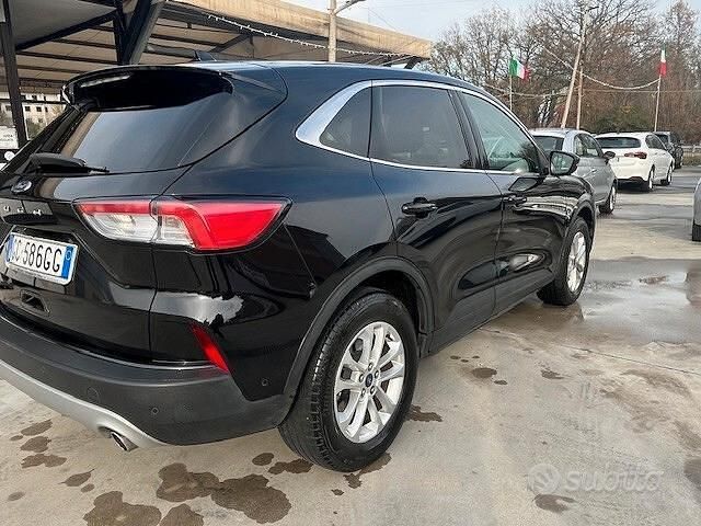 Usata Ford Kuga Titanium 120 CV (88 kW) 2021 Nero SUV