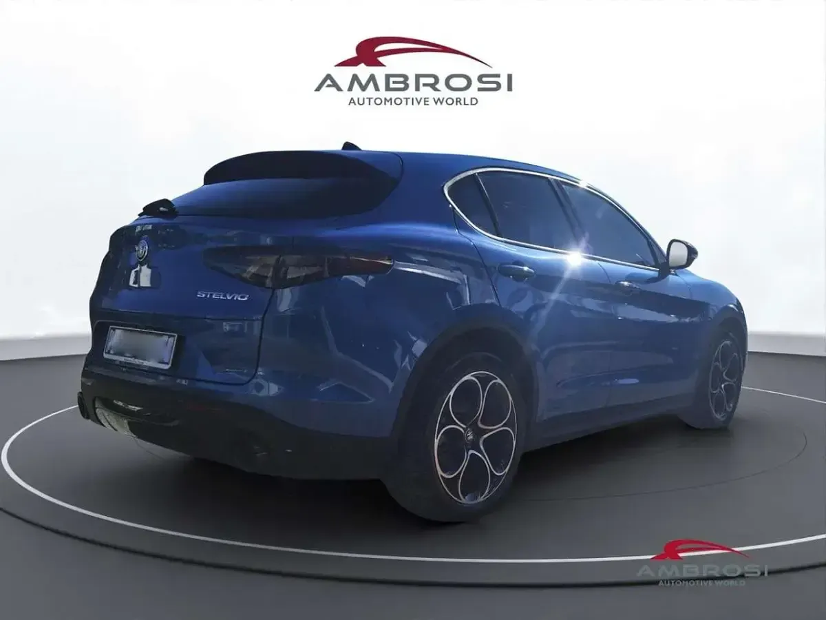 Begagnad Alfa Romeo Stelvio Sprint 210 HK (154 kW) 2024 Blå SUV