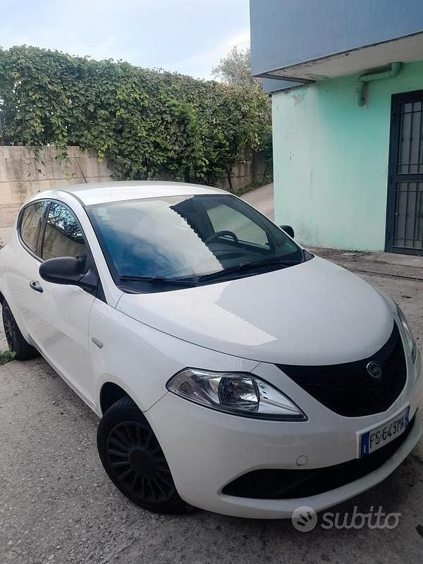 Bianco Usata 2018 Lancia Ypsilon Due volumi | 6600 € (Buon prezzo) - Immagine 1/4